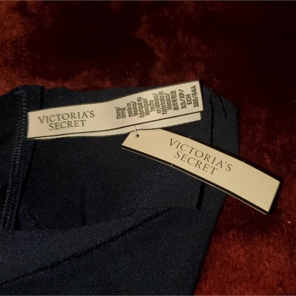 Victoria's Secret No Show Raw Edge Thong Navy Size Extra Small NWT - Picture 5 of 9
